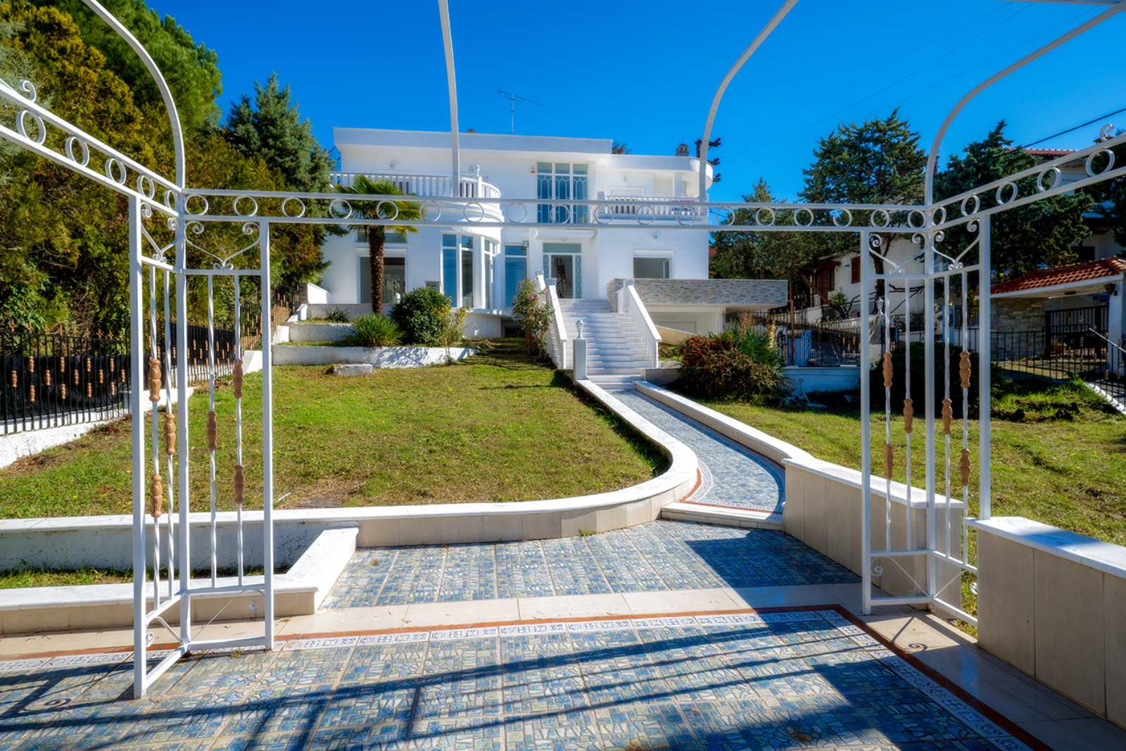 0-02-05-5d923563bef8c5b5e5b709789546faf22490a7d9b6195945695fb7b57a0e774b_e24846eeaa7db5c4