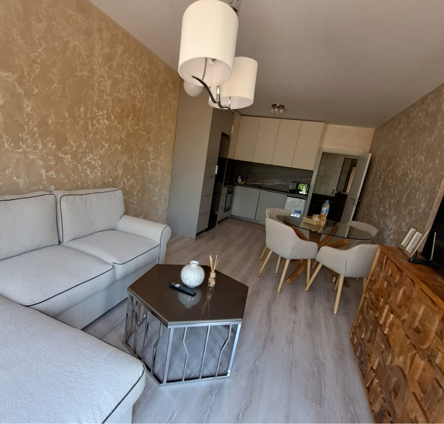 2c174894485095423_TJ